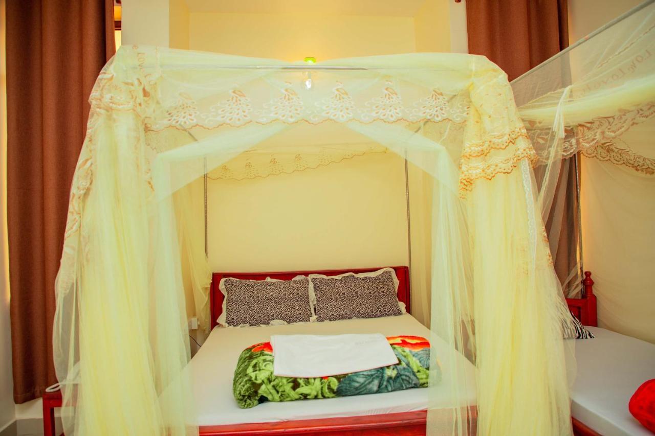 Africa Natural Tours - Kilimanjaro White House Hotel Moshi Extérieur photo