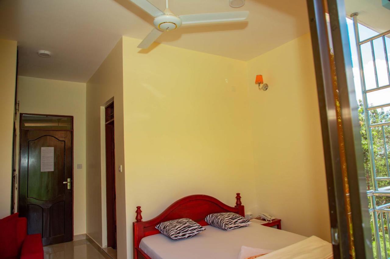 Africa Natural Tours - Kilimanjaro White House Hotel Moshi Extérieur photo