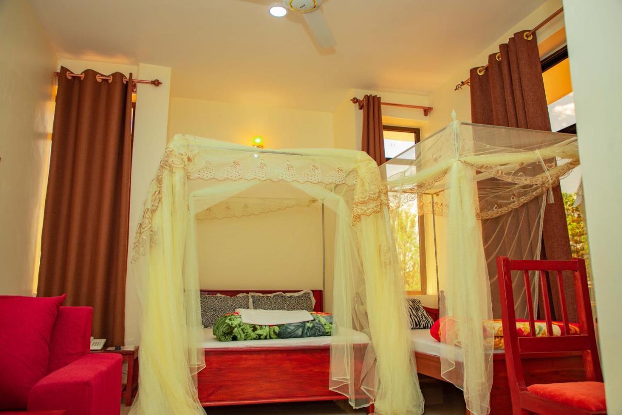 Africa Natural Tours - Kilimanjaro White House Hotel Moshi Extérieur photo