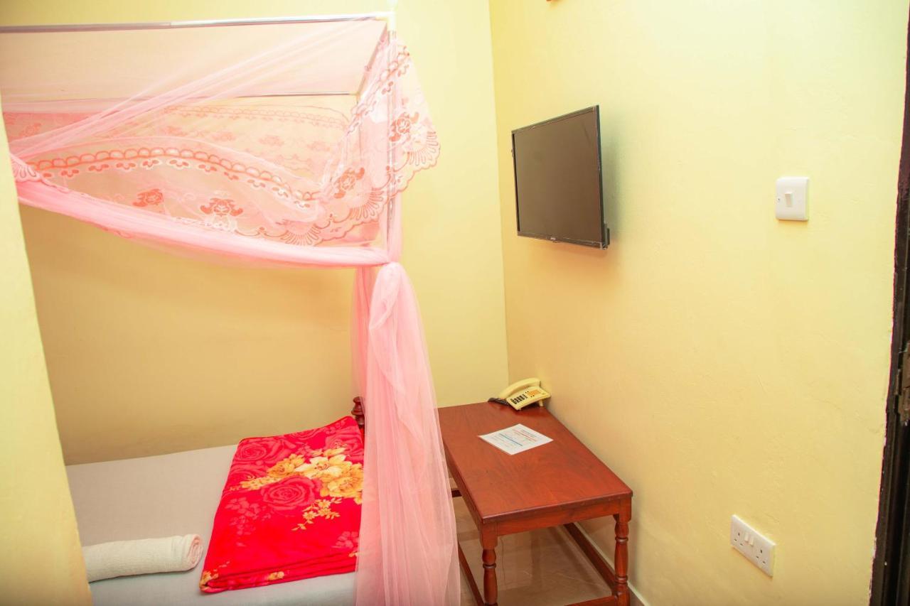 Africa Natural Tours - Kilimanjaro White House Hotel Moshi Extérieur photo