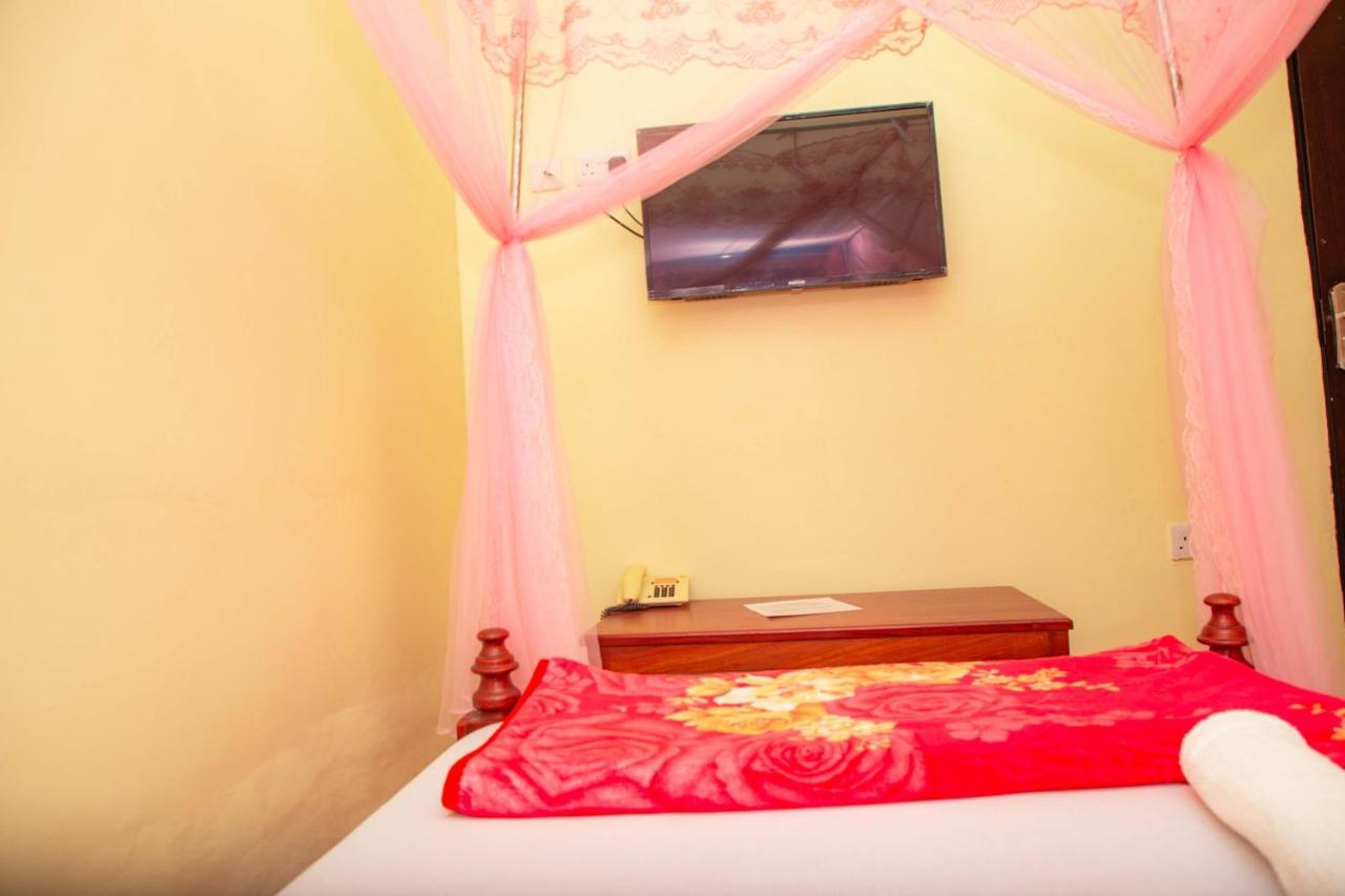 Africa Natural Tours - Kilimanjaro White House Hotel Moshi Extérieur photo